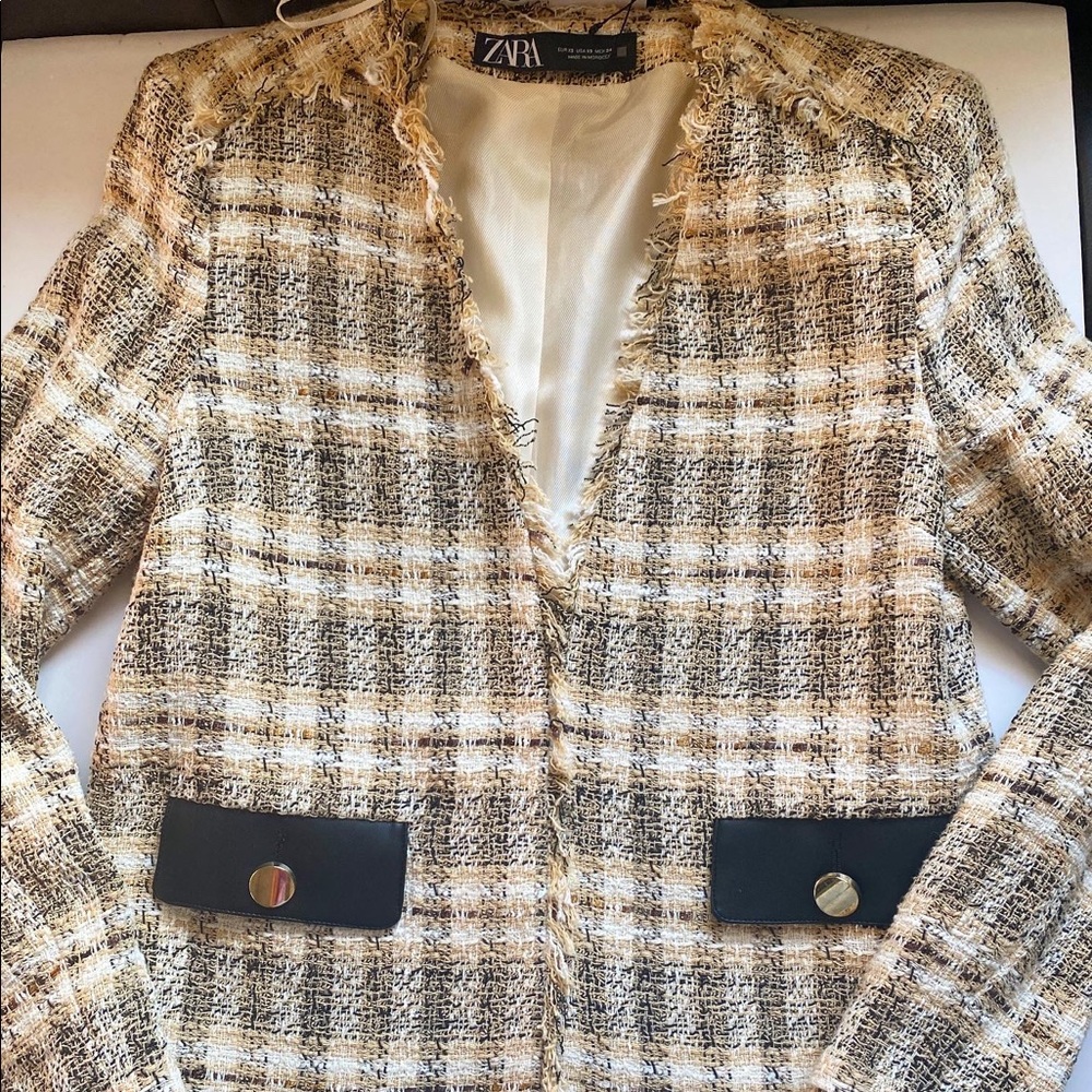 𝐍𝐄𝐖 𝐖𝐈𝐓𝐇 𝐓𝐀𝐆𝐒 
#Zara tweed blazer XS
